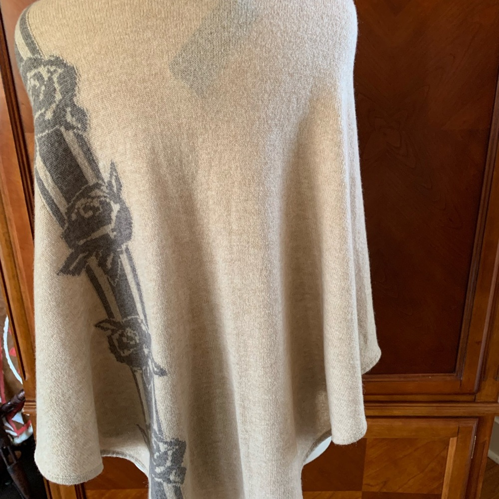 Sweater - Picture 2 of 5